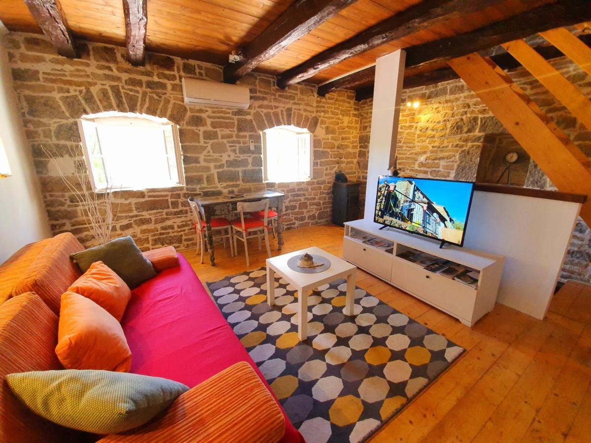Casa Leonarda, Old Authentic Istrian Stone House Near Motovun, Istria *