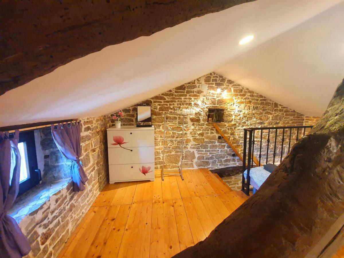 Holiday home Casa Leonarda, Old Authentic Istrian Stone House Near Motovun, Istria *