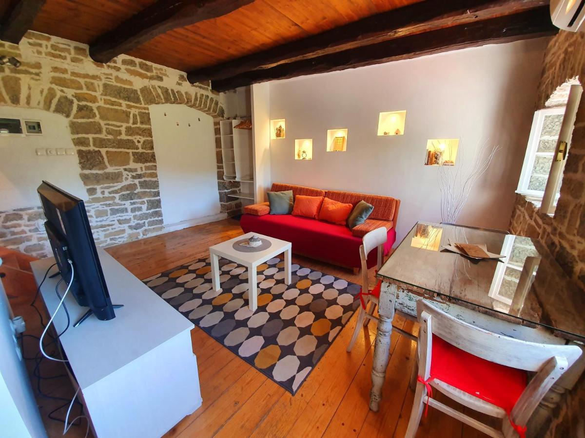 Casa Leonarda, Old Authentic Istrian Stone House Near Motovun, Istria Semesterbostad