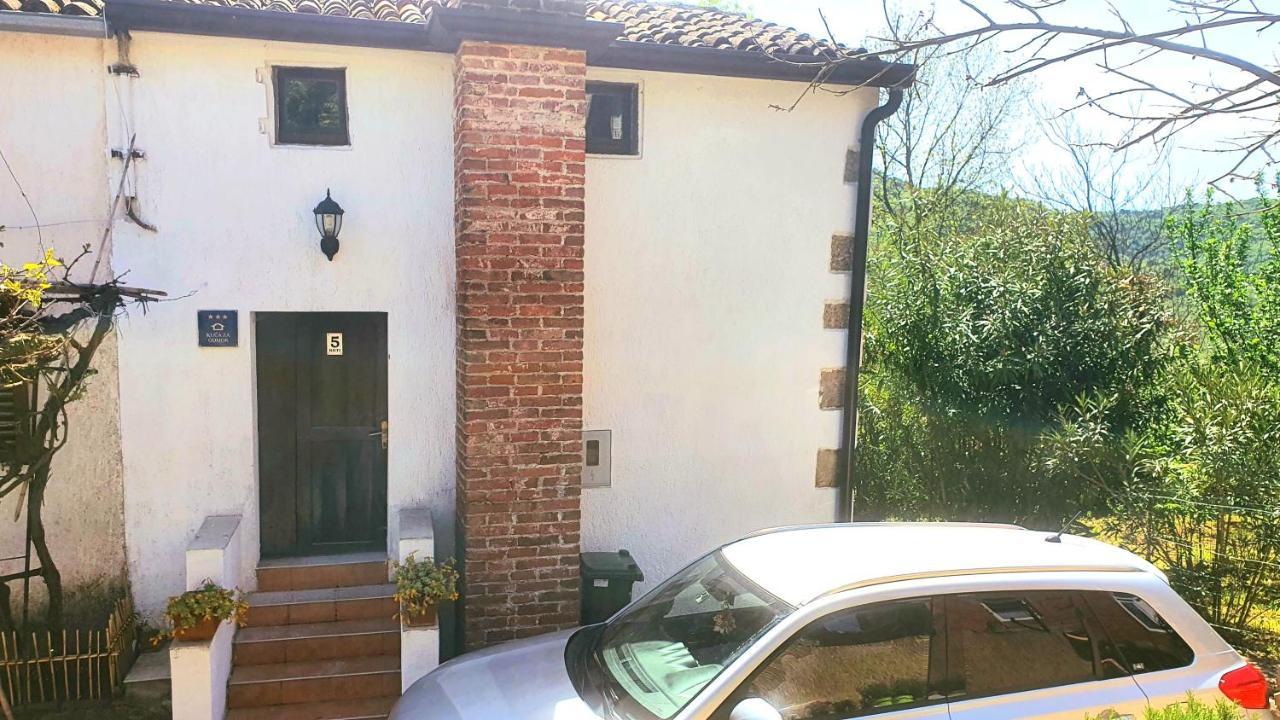 Casa Leonarda, Old Authentic Istrian Stone House Near Motovun, Istria Holiday home *