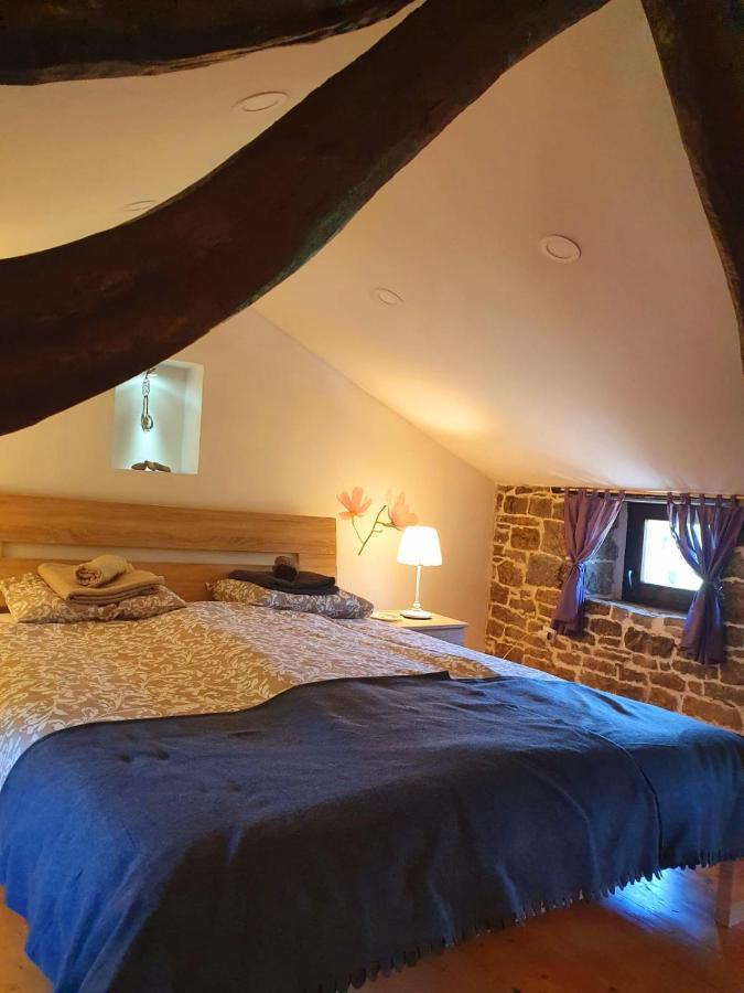 Casa Leonarda, Rustic Istrian Stone House, Nature, Peace And Hilltop Views, Near Motovun Сasa de vacaciones