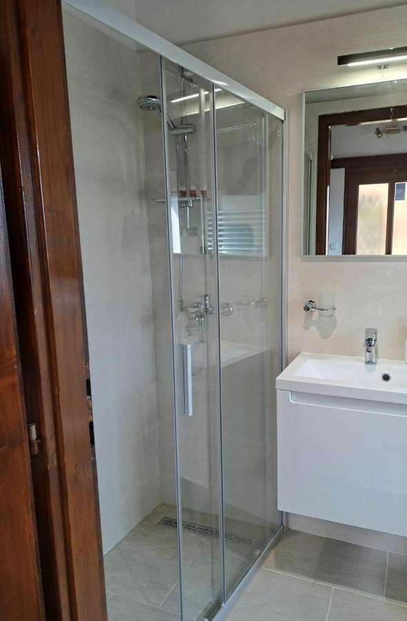 Holiday home Casa Leonarda, Old Authentic Istrian Stone House Near Motovun, Istria